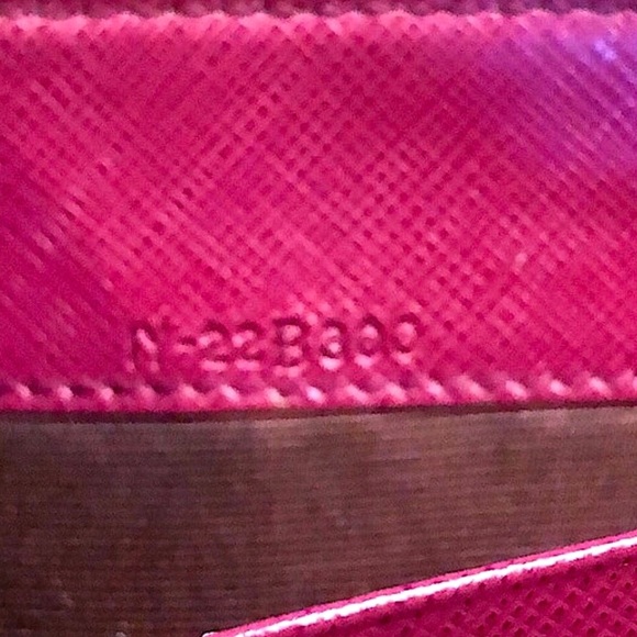 SALVATORE FERRAGAMO Gancini Fuchsia Leather Full Zip Continental Wallet WITH BOX - Picture 15 of 17